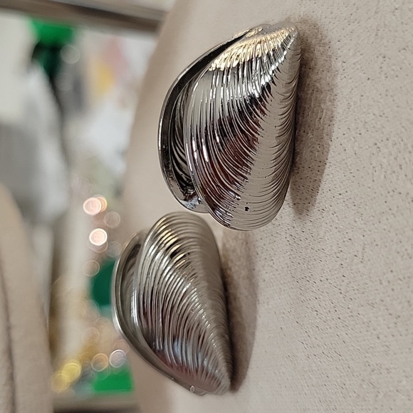 MEDITERRANEAN MUSSEL CLAM HINGED EARRINGS - Picture 1 of 9